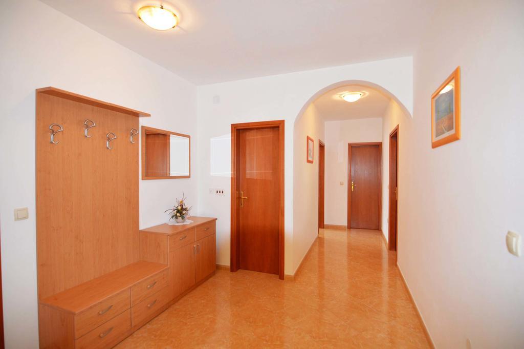 Garden Apartment Maria Vrsar Exterior photo