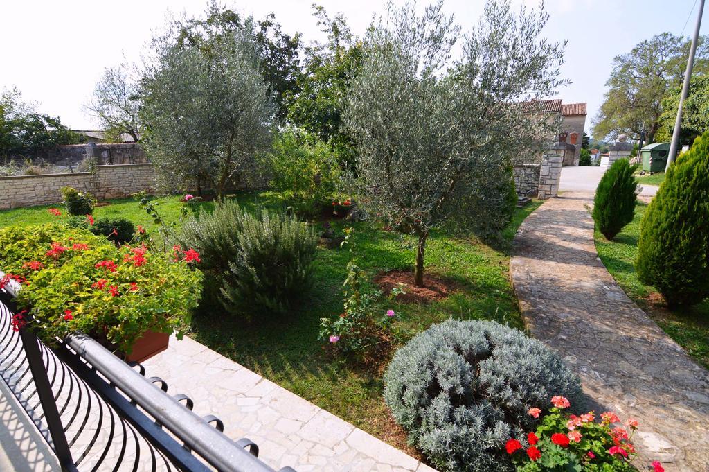 Garden Apartment Maria Vrsar Exterior photo