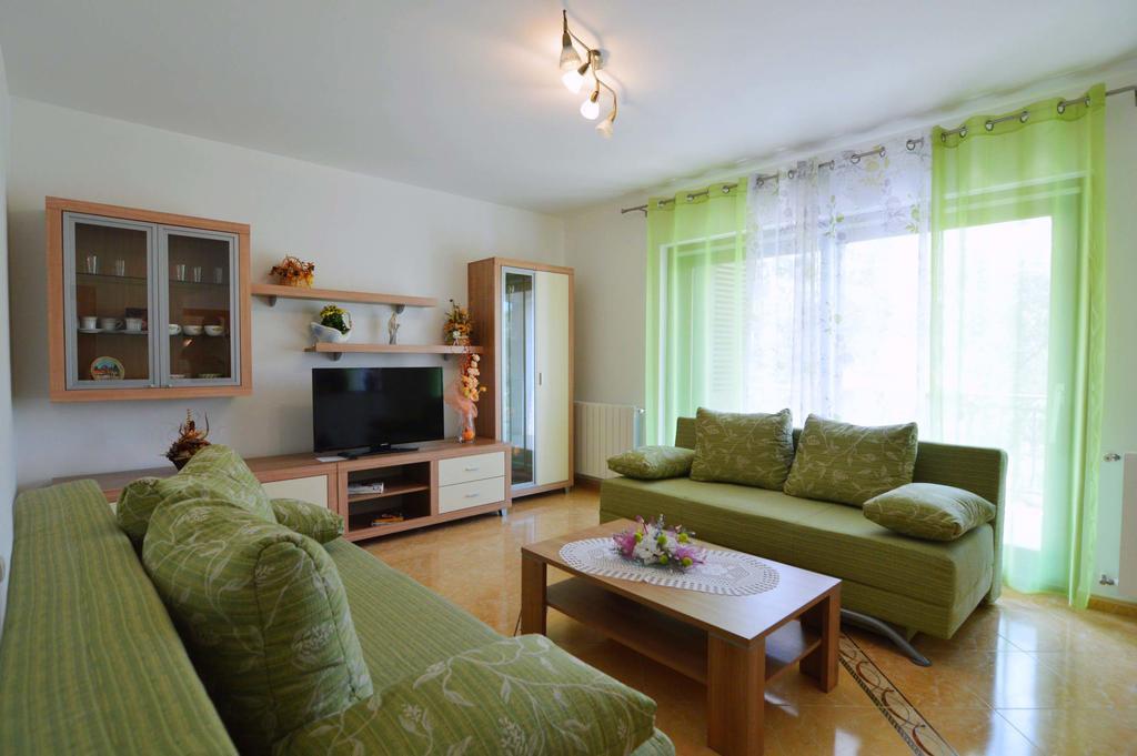 Garden Apartment Maria Vrsar Exterior photo
